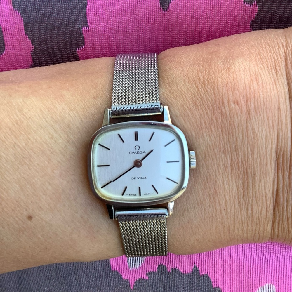 Ladies SWISS made OMEGA watch w/ box ❤️❤️❤️